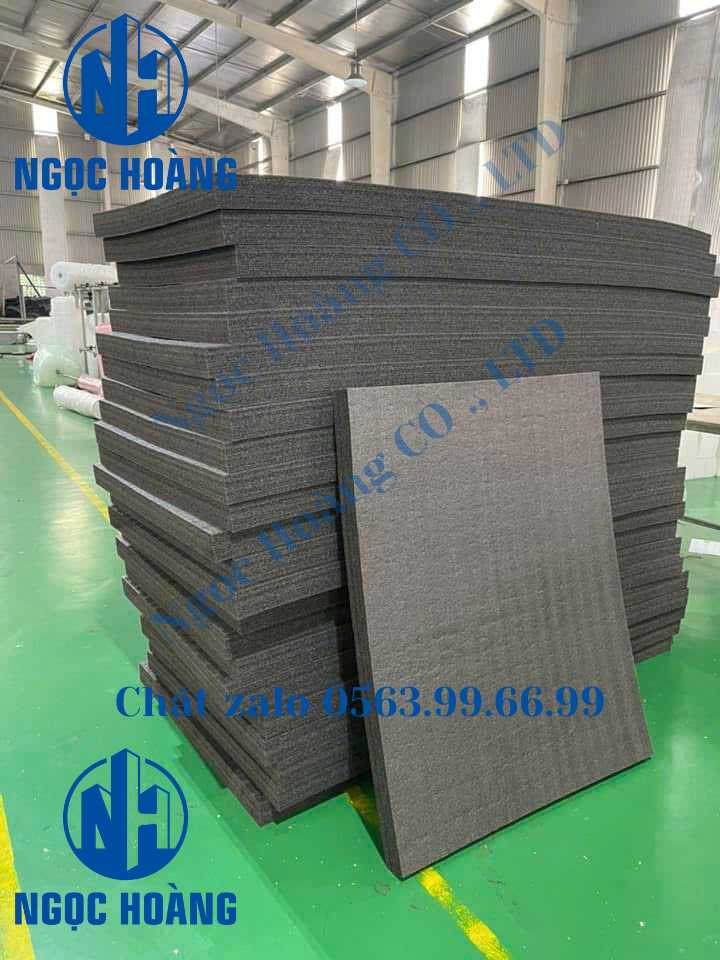 Tấm xốp pe foam màu đen